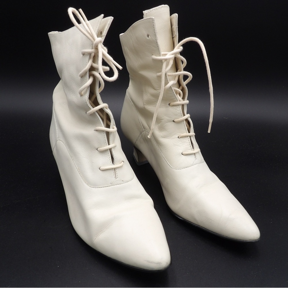 Vintage Women’s Lace-Up Boots